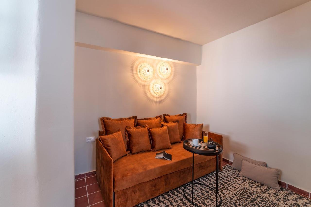 Maris Lindos Suites & Apartments エクステリア 写真